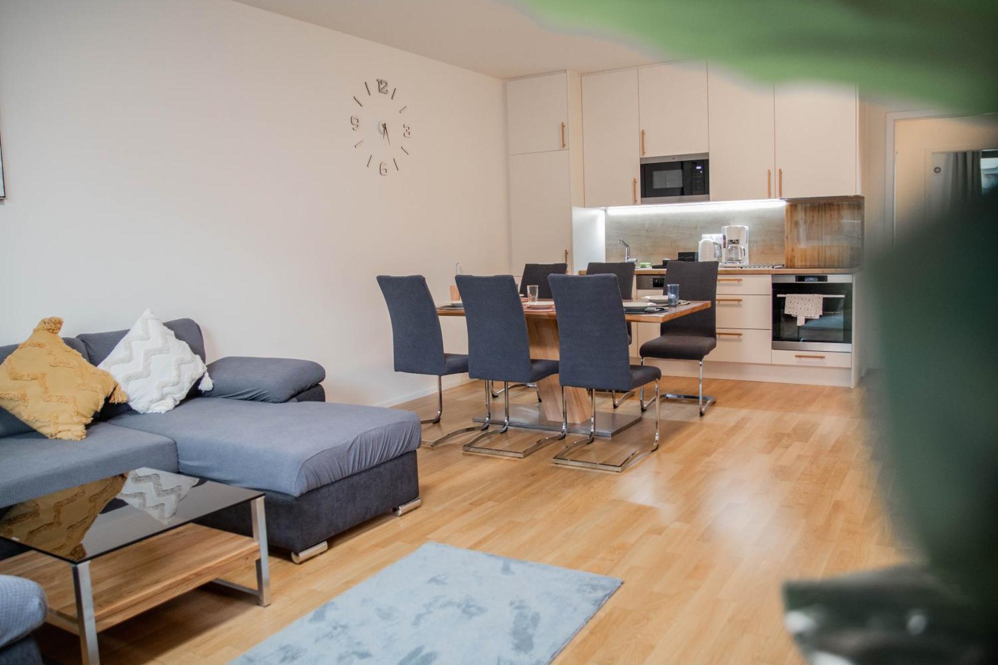 פראג Newly Built Apartment With Balcony, Ac And Free Indoor Garage מראה חיצוני תמונה