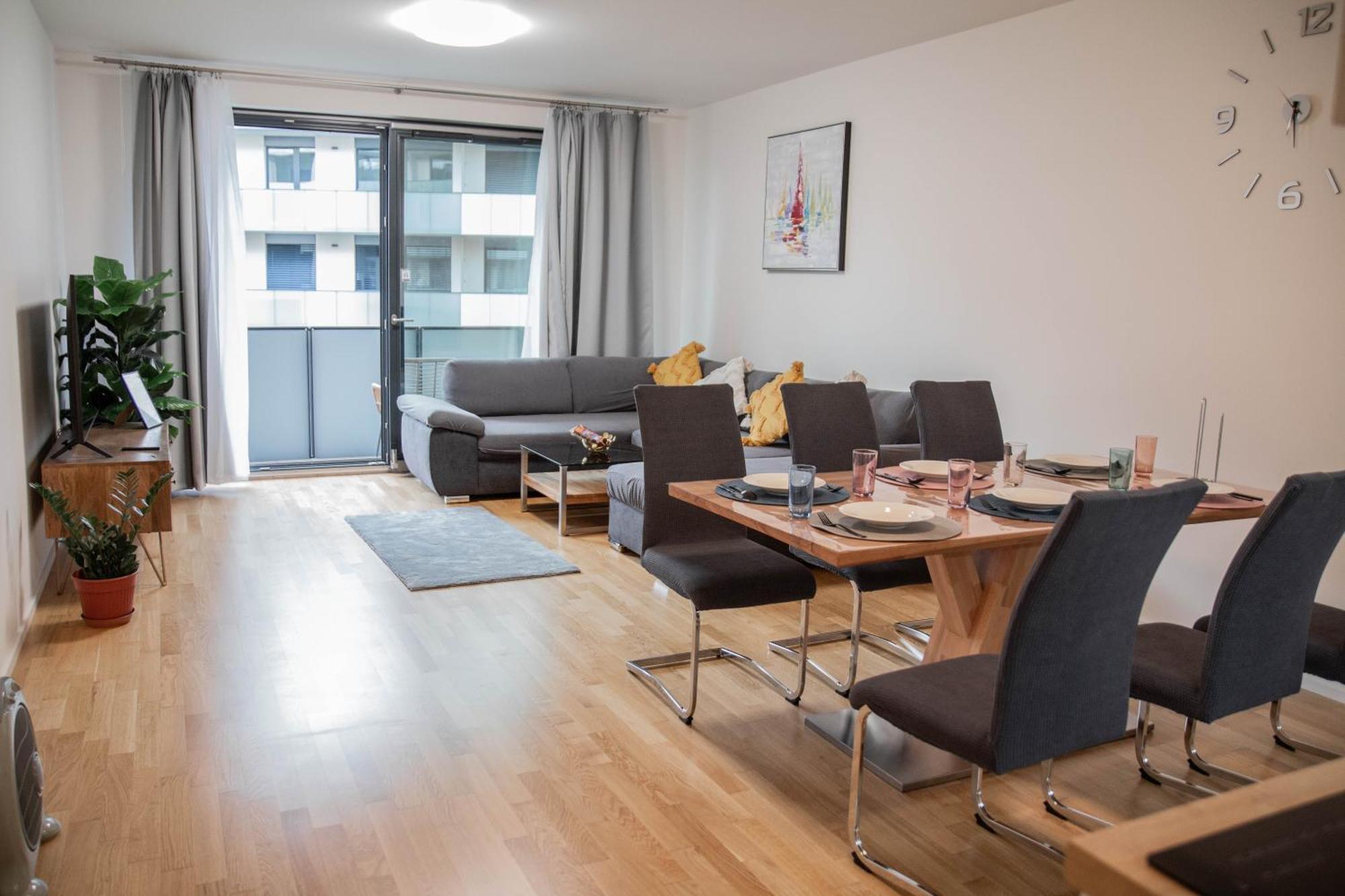 פראג Newly Built Apartment With Balcony, Ac And Free Indoor Garage מראה חיצוני תמונה